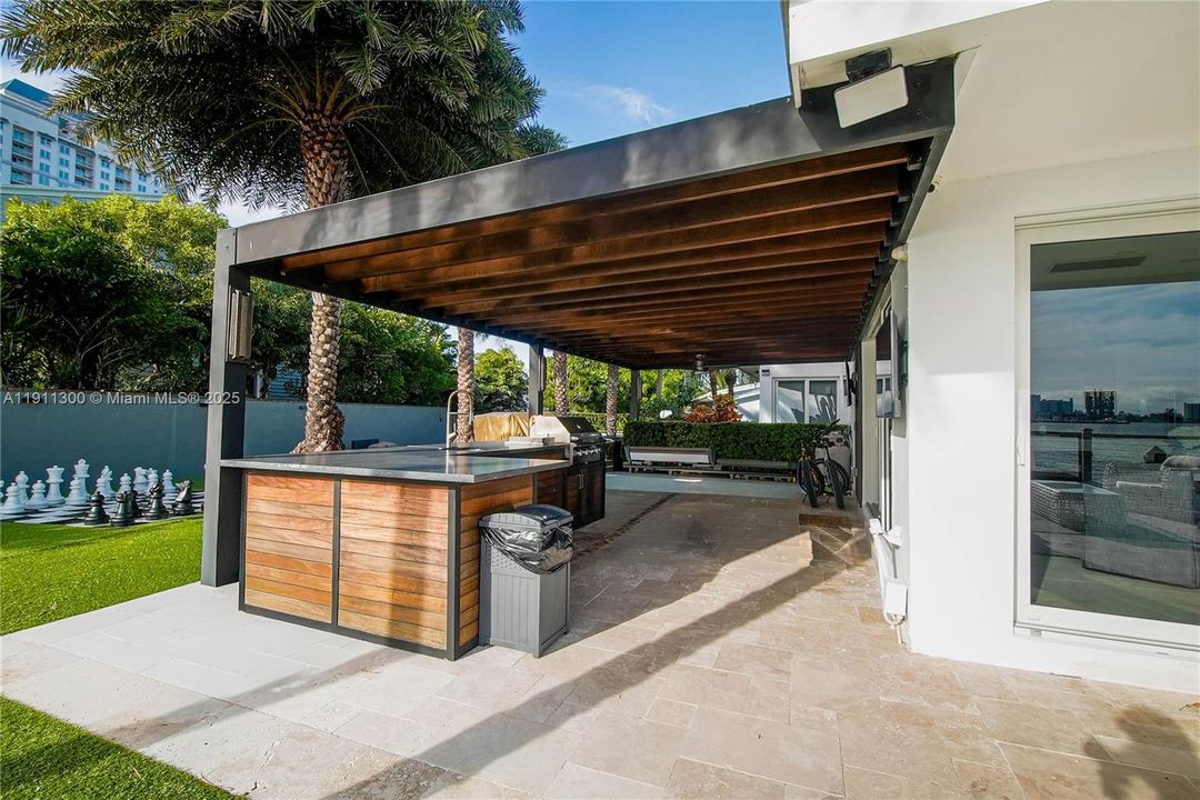 En Venta: $6,999,000 (3 camas, 2 baños, 2083 Pies cuadrados)