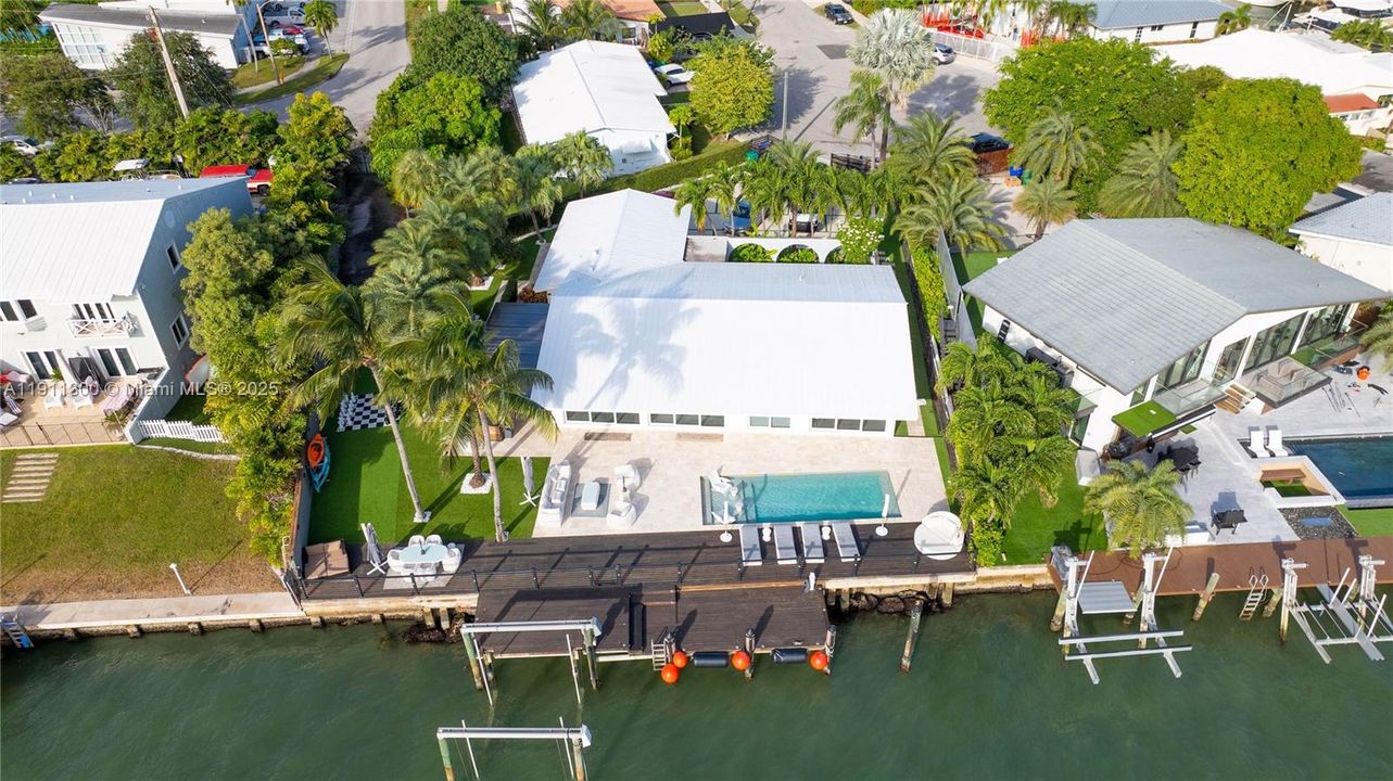 En Venta: $6,999,000 (3 camas, 2 baños, 2083 Pies cuadrados)