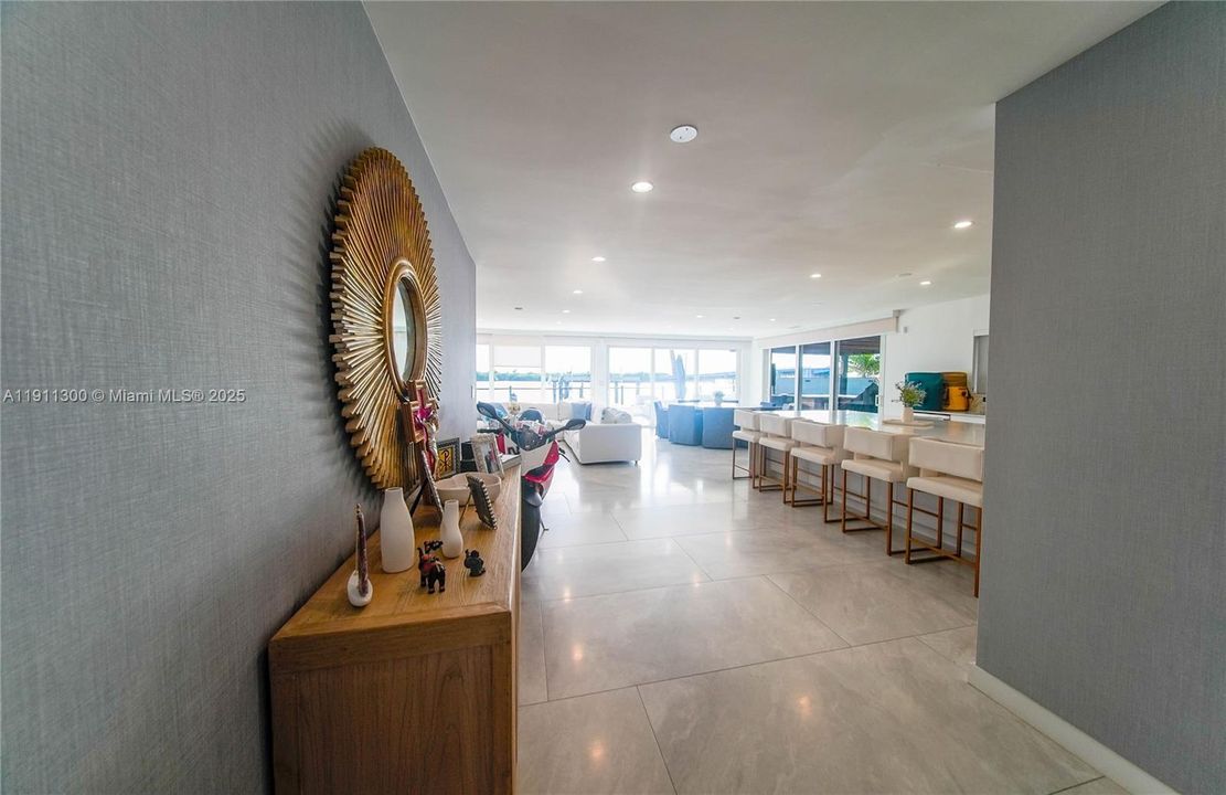 En Venta: $6,999,000 (3 camas, 2 baños, 2083 Pies cuadrados)