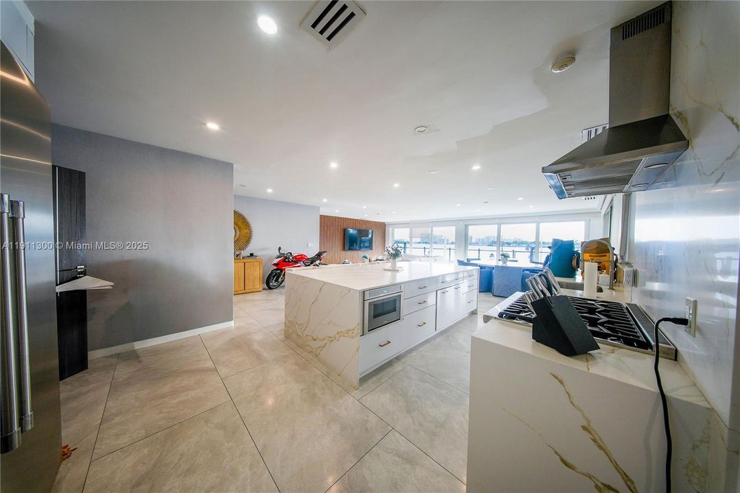 En Venta: $6,999,000 (3 camas, 2 baños, 2083 Pies cuadrados)