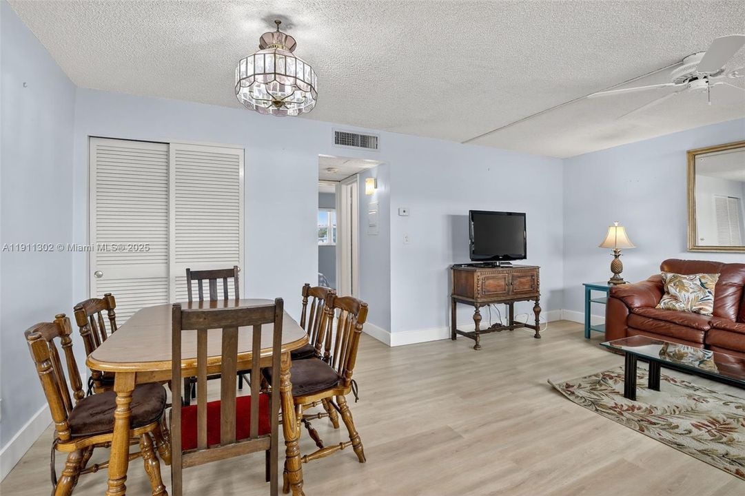 Active With Contract: $165,000 (2 beds, 1 baths, 830 Square Feet)