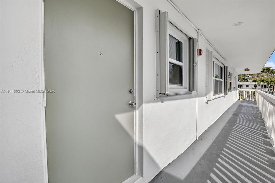 Active With Contract: $165,000 (2 beds, 1 baths, 830 Square Feet)