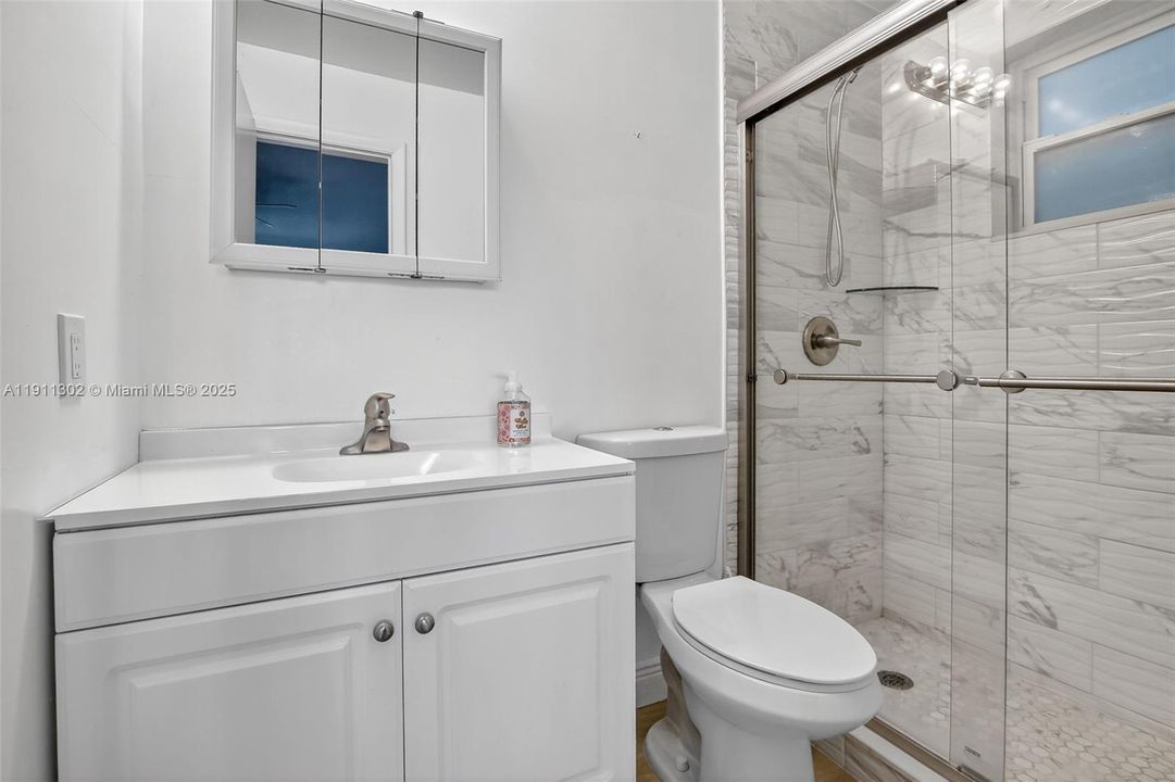 Active With Contract: $165,000 (2 beds, 1 baths, 830 Square Feet)