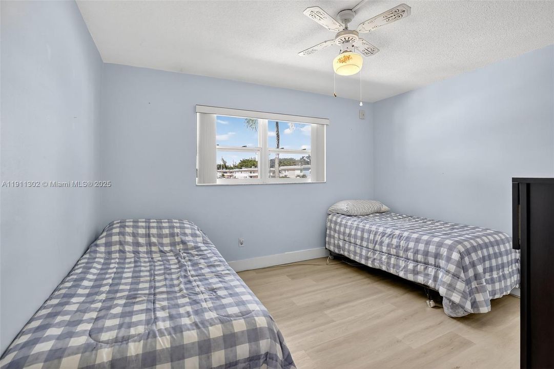 Active With Contract: $165,000 (2 beds, 1 baths, 830 Square Feet)
