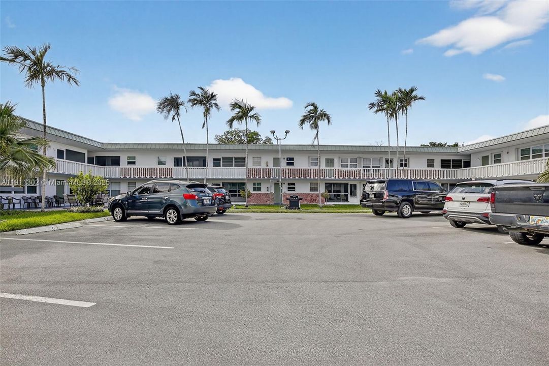 Active With Contract: $165,000 (2 beds, 1 baths, 830 Square Feet)