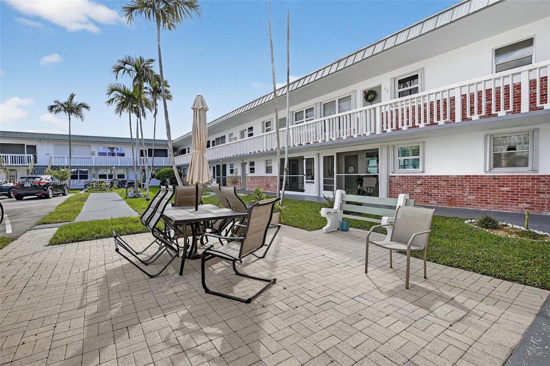 Active With Contract: $165,000 (2 beds, 1 baths, 830 Square Feet)