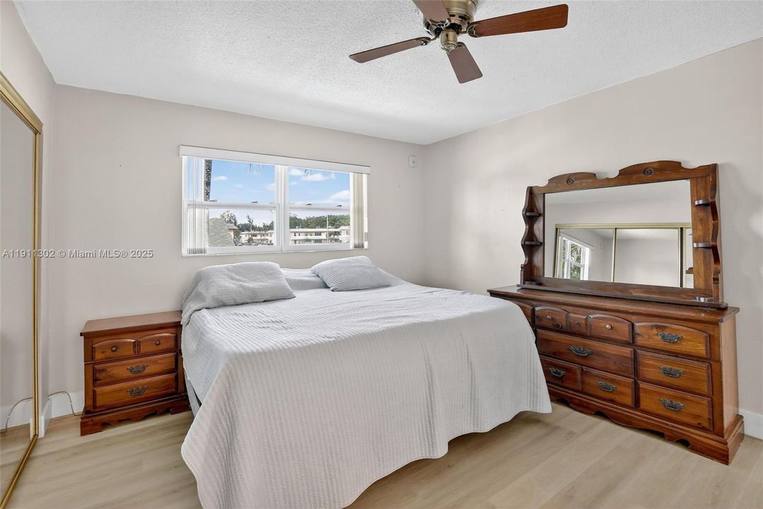 Active With Contract: $165,000 (2 beds, 1 baths, 830 Square Feet)