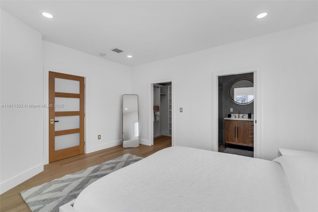 For Sale: $1,150,000 (3 beds, 1 baths, 1556 Square Feet)