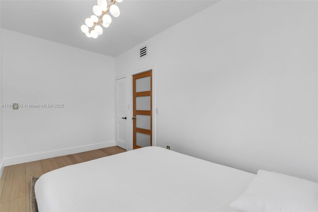 For Sale: $1,150,000 (3 beds, 1 baths, 1556 Square Feet)