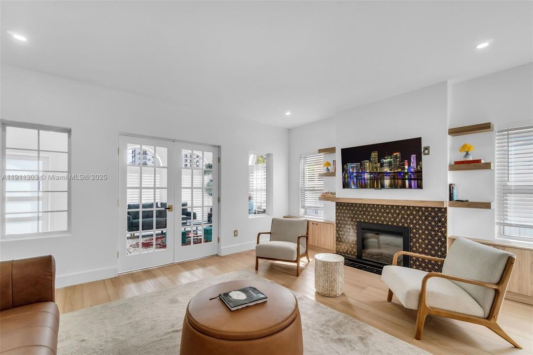 For Sale: $1,150,000 (3 beds, 1 baths, 1556 Square Feet)