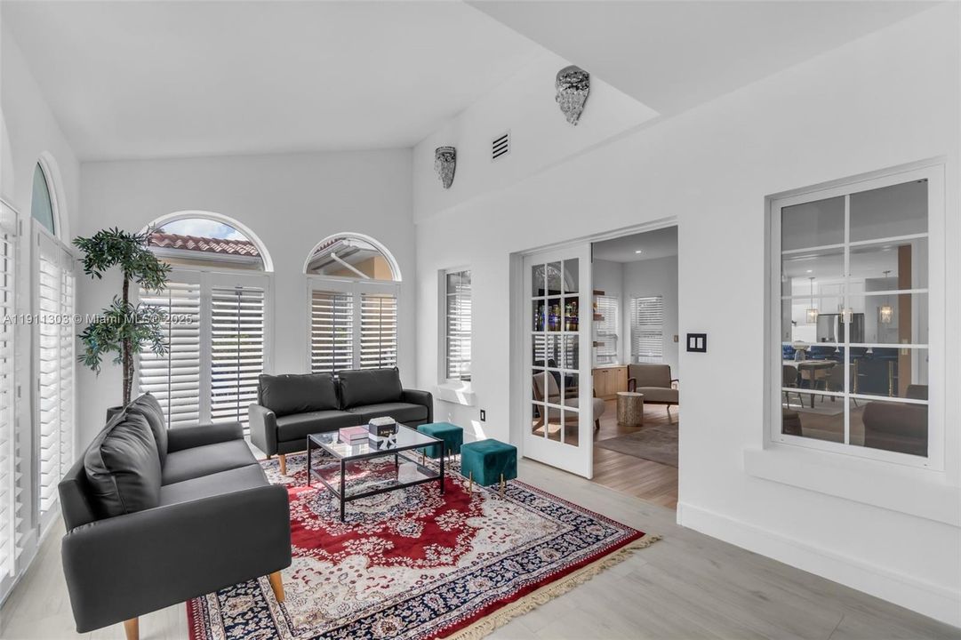 For Sale: $1,150,000 (3 beds, 1 baths, 1556 Square Feet)