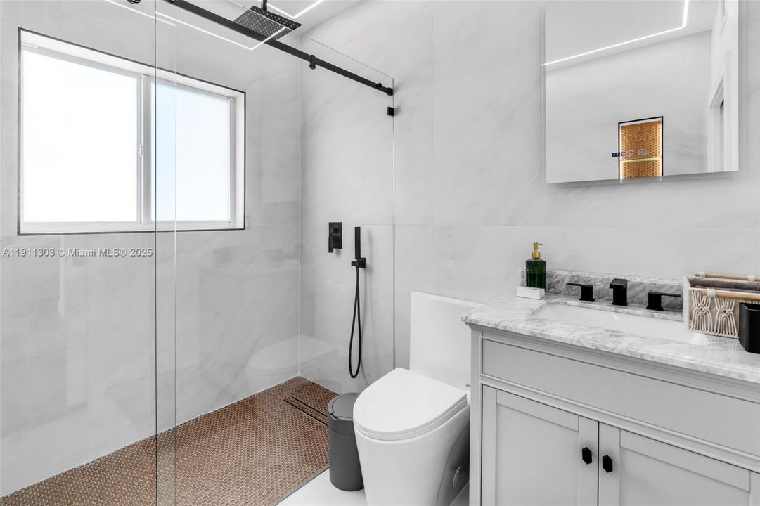 For Sale: $1,150,000 (3 beds, 1 baths, 1556 Square Feet)