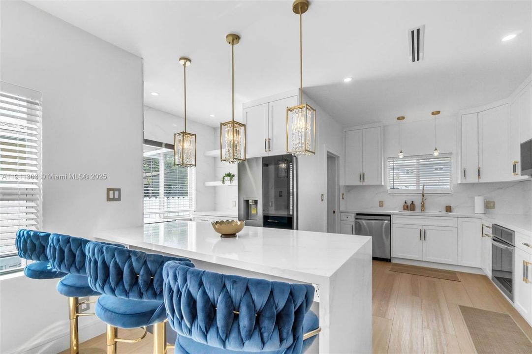 For Sale: $1,150,000 (3 beds, 1 baths, 1556 Square Feet)