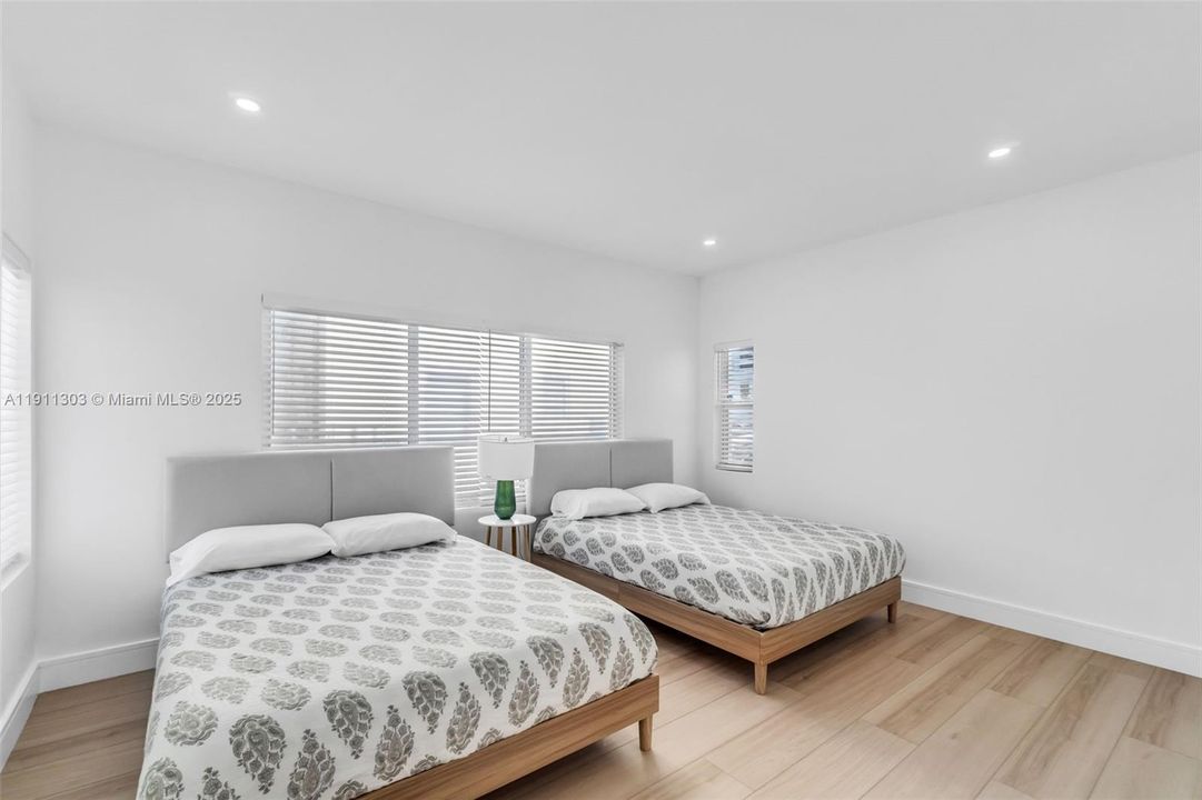 For Sale: $1,150,000 (3 beds, 1 baths, 1556 Square Feet)