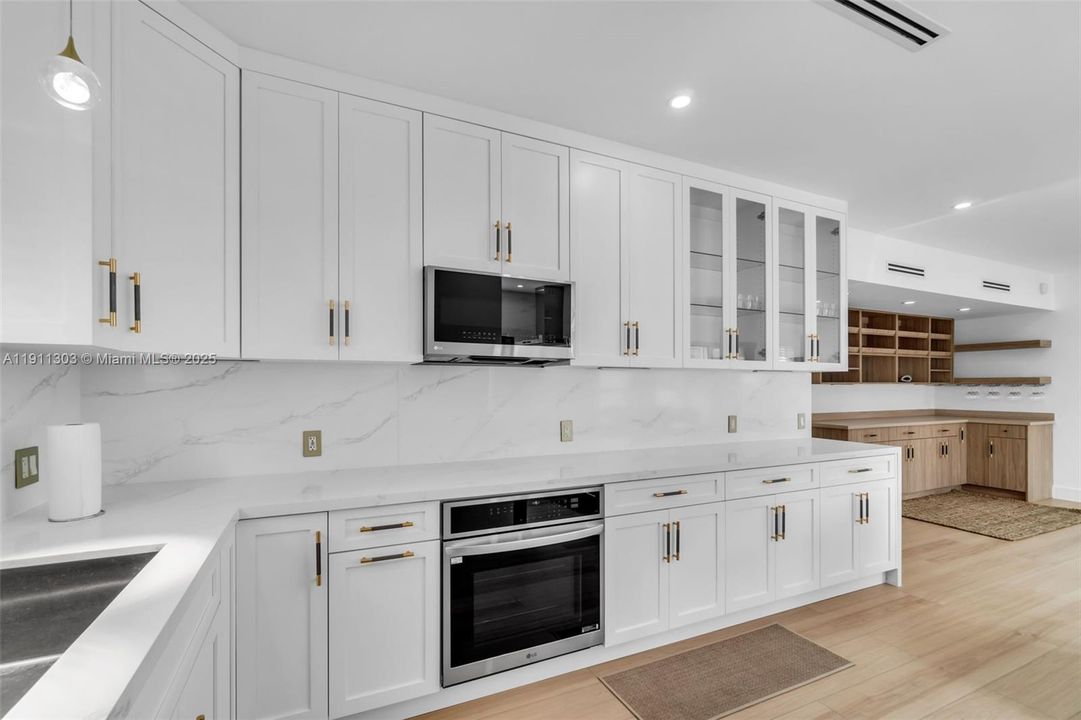 For Sale: $1,150,000 (3 beds, 1 baths, 1556 Square Feet)