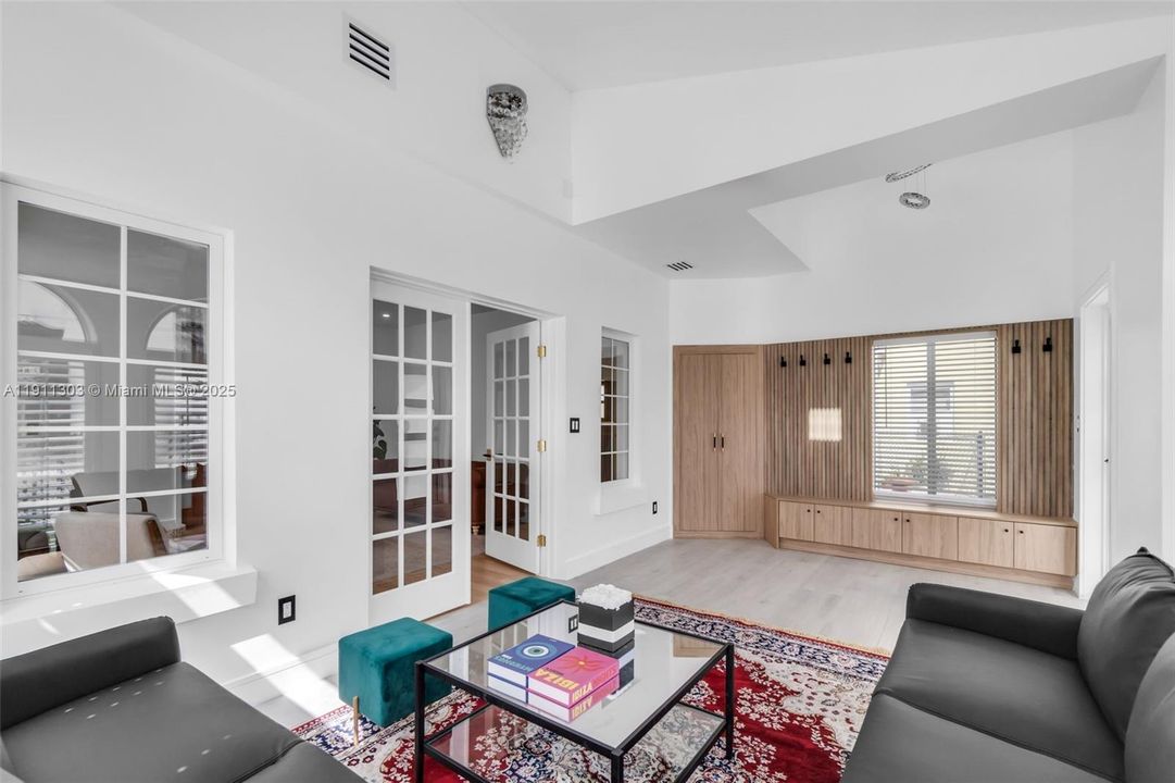 For Sale: $1,150,000 (3 beds, 1 baths, 1556 Square Feet)