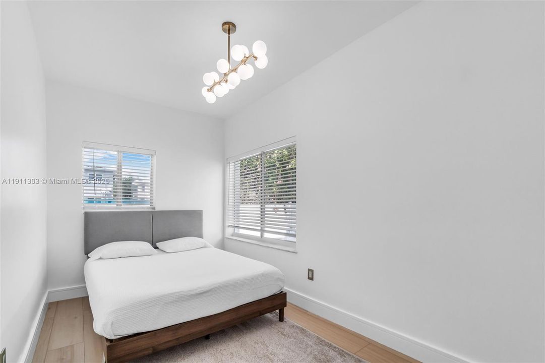 For Sale: $1,150,000 (3 beds, 1 baths, 1556 Square Feet)