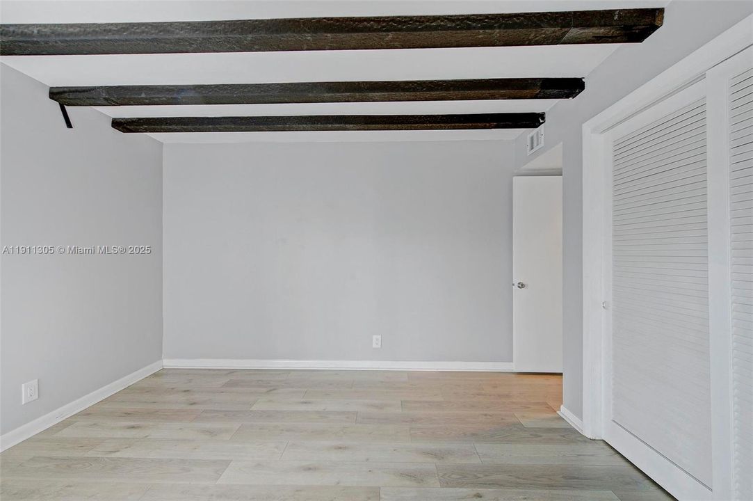 待售: $269,000 (2 贝兹, 1 浴室, 850 平方英尺)