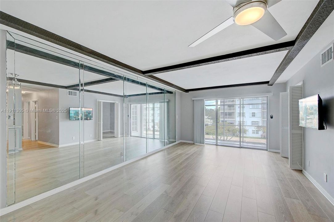 待售: $269,000 (2 贝兹, 1 浴室, 850 平方英尺)