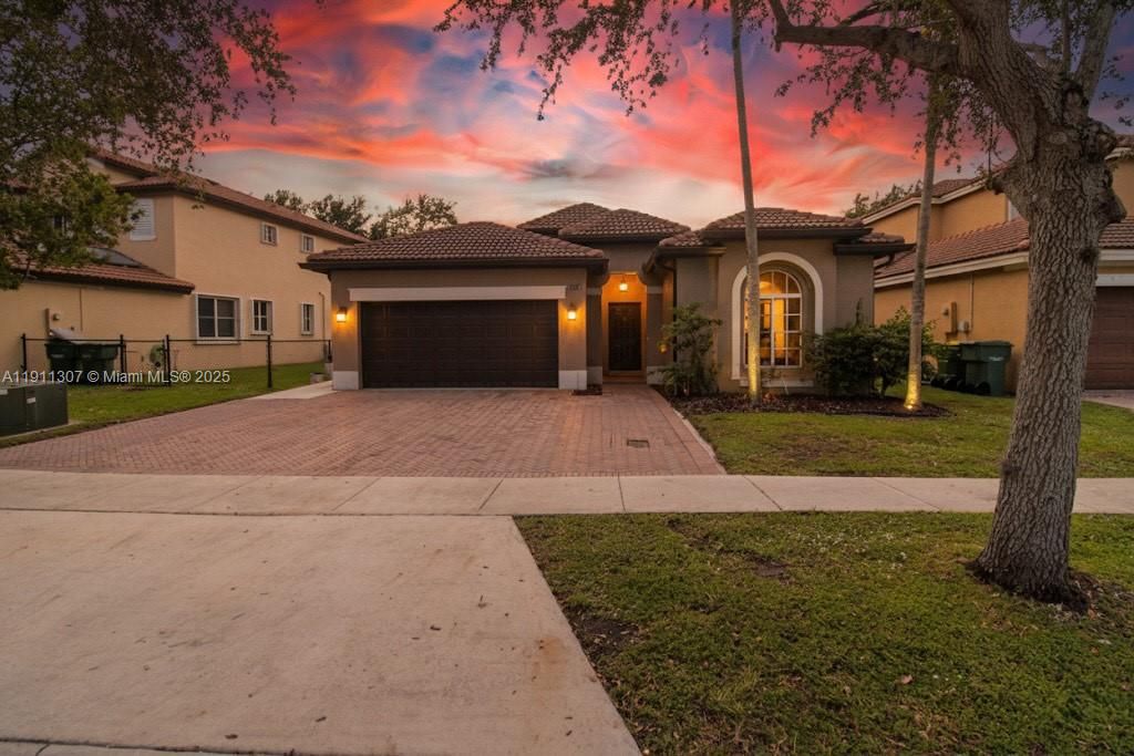 En Venta: $457,000 (3 camas, 2 baños, 1534 Pies cuadrados)