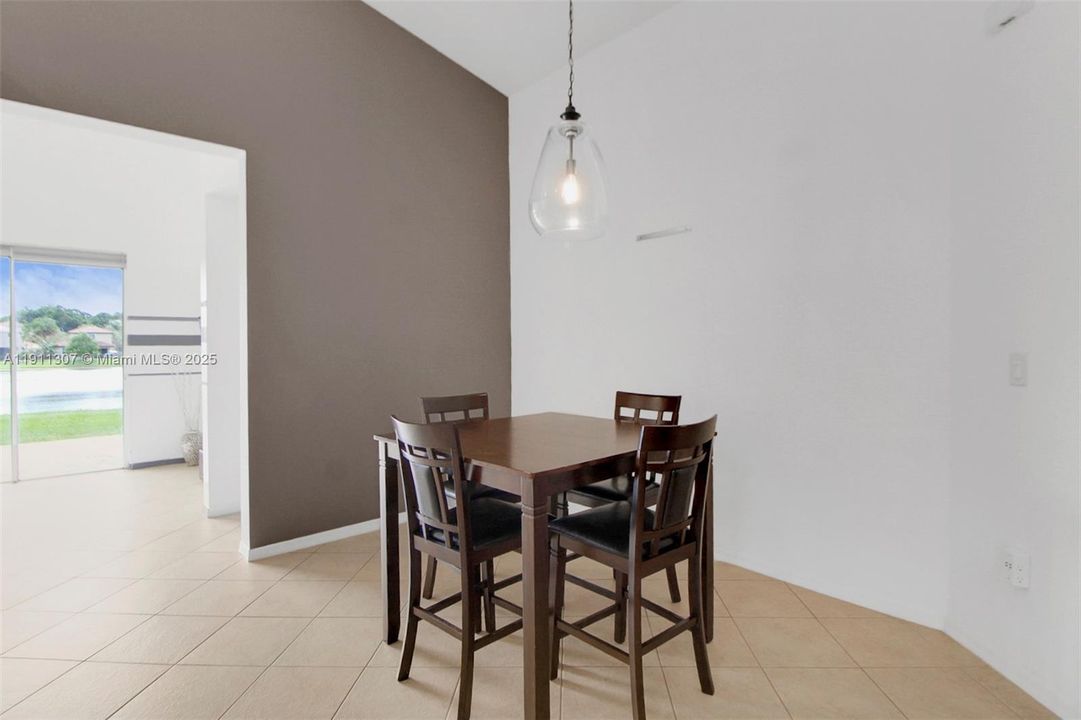 En Venta: $457,000 (3 camas, 2 baños, 1534 Pies cuadrados)