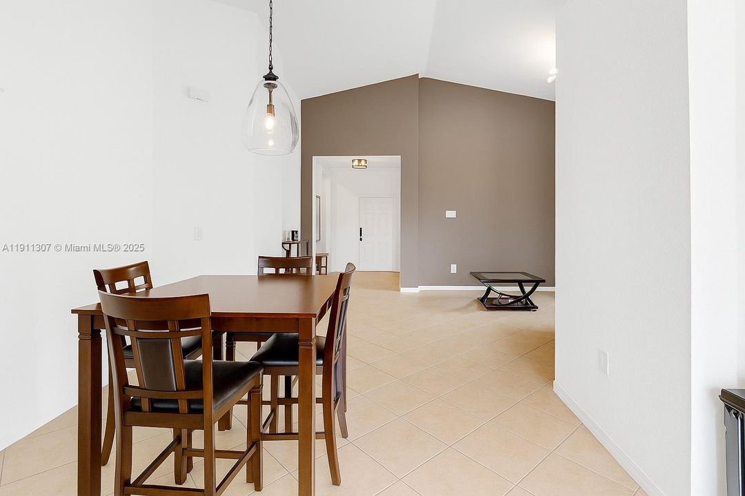 En Venta: $457,000 (3 camas, 2 baños, 1534 Pies cuadrados)