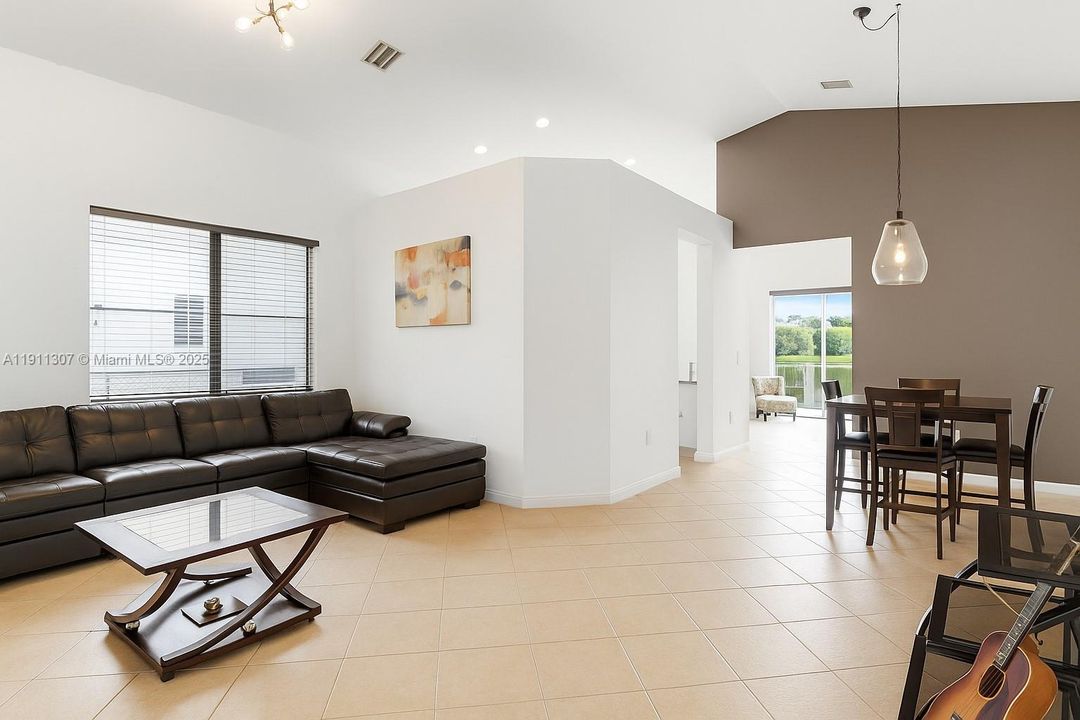 En Venta: $457,000 (3 camas, 2 baños, 1534 Pies cuadrados)