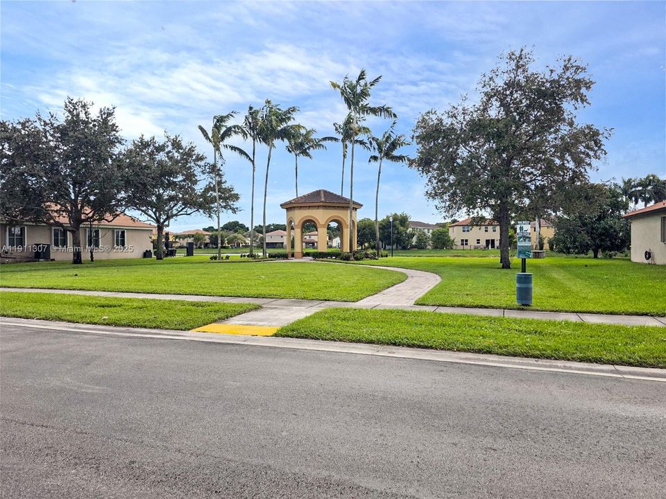 En Venta: $457,000 (3 camas, 2 baños, 1534 Pies cuadrados)