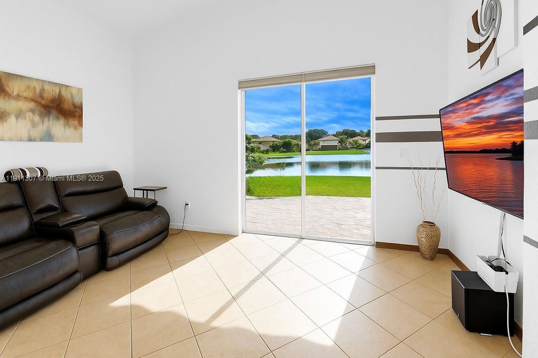 En Venta: $457,000 (3 camas, 2 baños, 1534 Pies cuadrados)