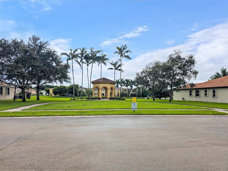 En Venta: $457,000 (3 camas, 2 baños, 1534 Pies cuadrados)