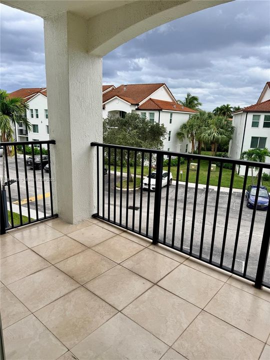 В аренду: $2,060 (2 спален, 2 ванн, 1008 Квадратных фут)