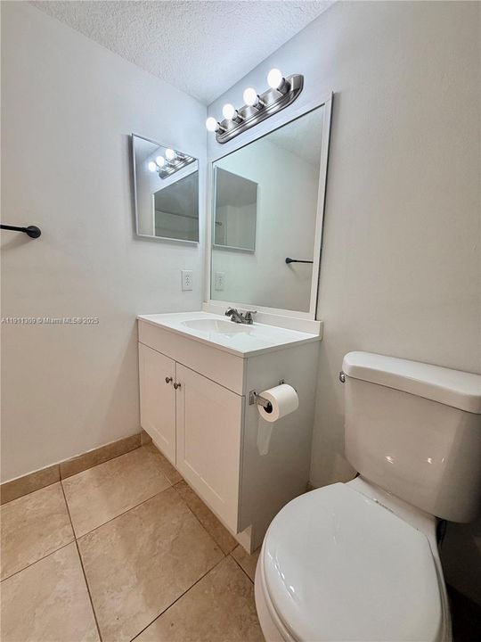 В аренду: $2,060 (2 спален, 2 ванн, 1008 Квадратных фут)