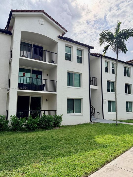 В аренду: $2,060 (2 спален, 2 ванн, 1008 Квадратных фут)