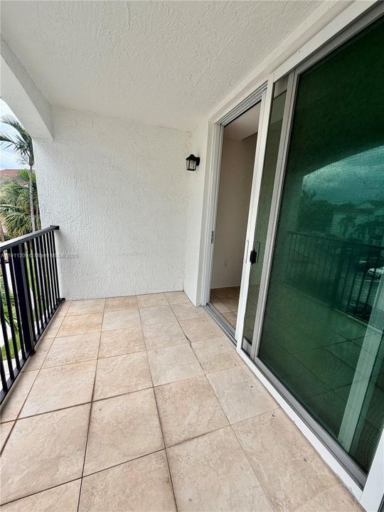 В аренду: $2,060 (2 спален, 2 ванн, 1008 Квадратных фут)