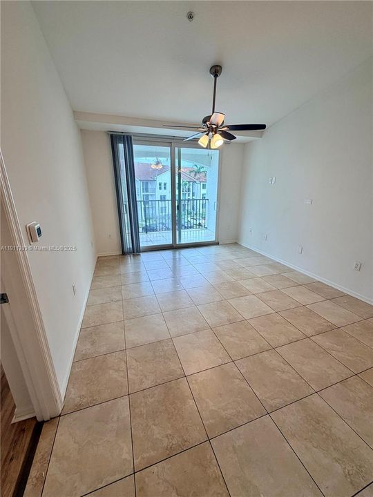 В аренду: $2,060 (2 спален, 2 ванн, 1008 Квадратных фут)