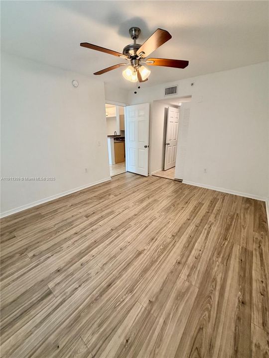 В аренду: $2,060 (2 спален, 2 ванн, 1008 Квадратных фут)