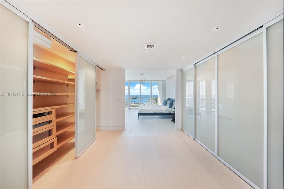 For Rent: $22,000 (3 beds, 3 baths, 2640 Square Feet)