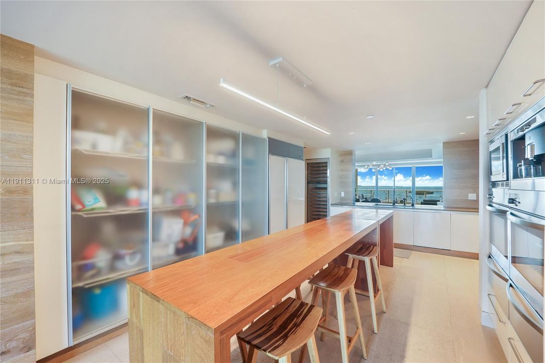 For Rent: $22,000 (3 beds, 3 baths, 2640 Square Feet)