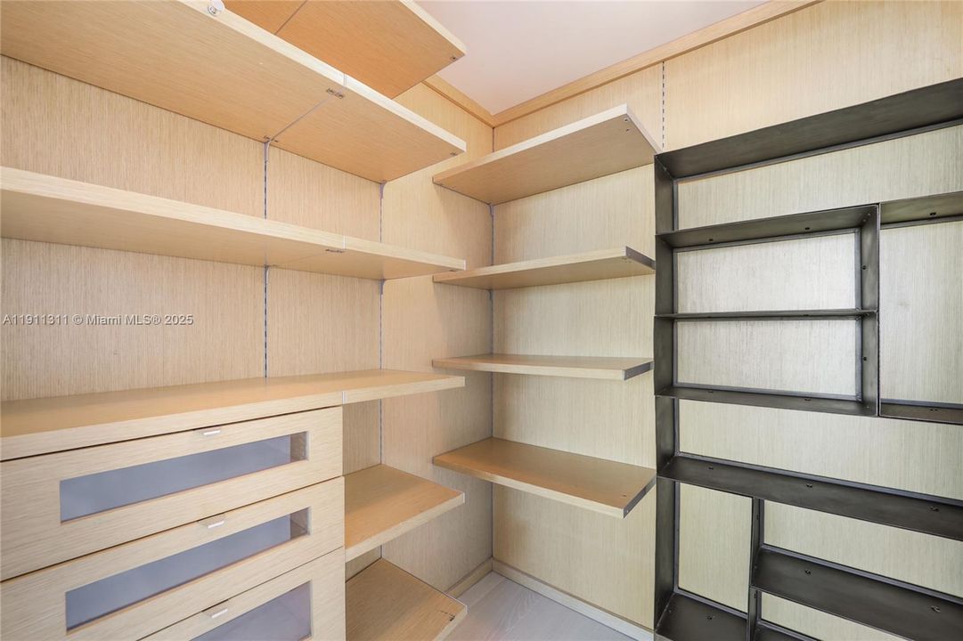 For Rent: $22,000 (3 beds, 3 baths, 2640 Square Feet)