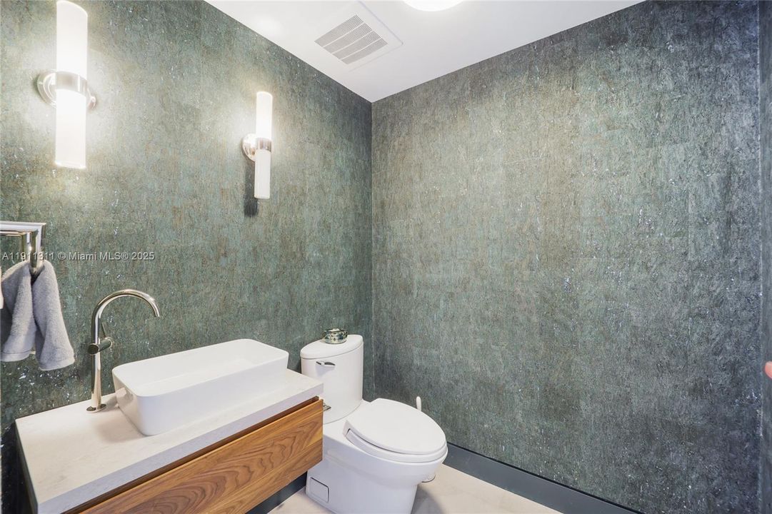 For Rent: $22,000 (3 beds, 3 baths, 2640 Square Feet)