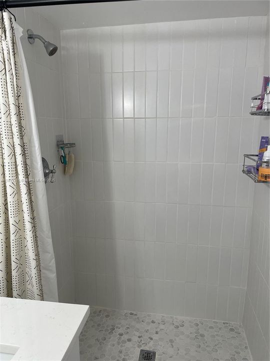 合同活跃: $1,850 (2 贝兹, 2 浴室, 810 平方英尺)