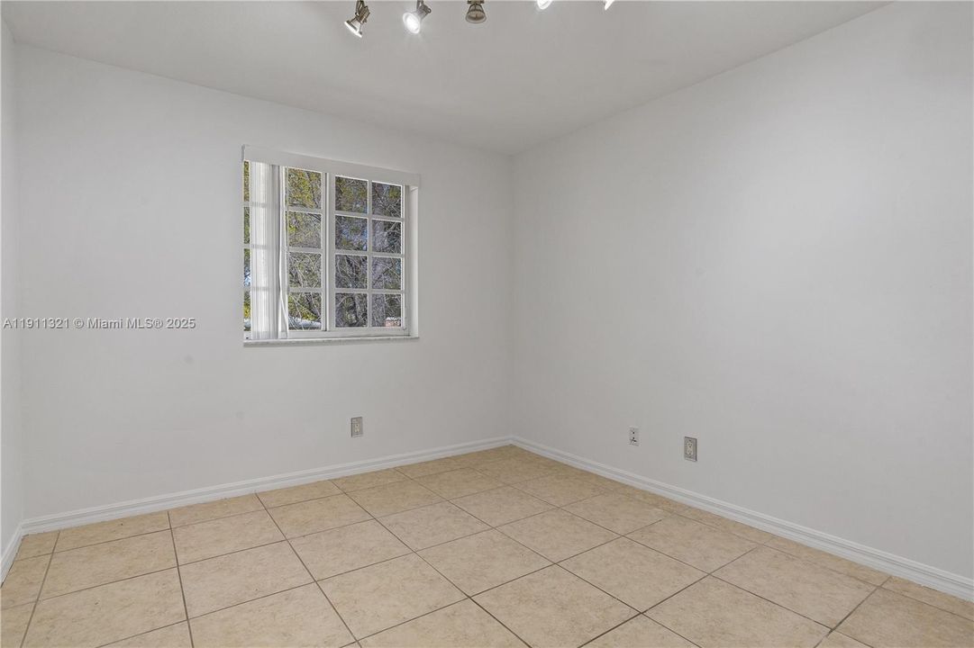 For Sale: $465,000 (3 beds, 2 baths, 1892 Square Feet)