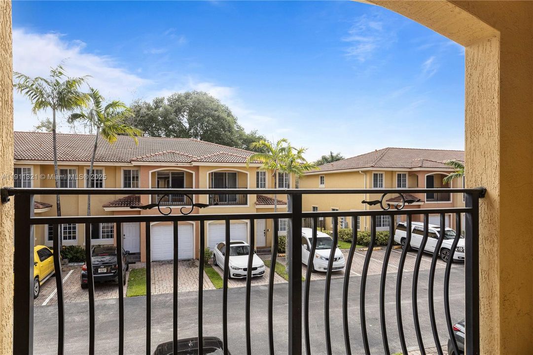 For Sale: $465,000 (3 beds, 2 baths, 1892 Square Feet)