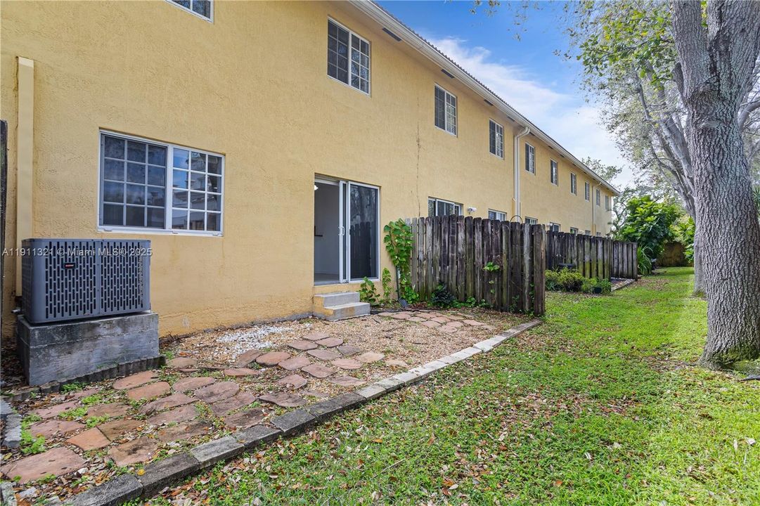 For Sale: $465,000 (3 beds, 2 baths, 1892 Square Feet)