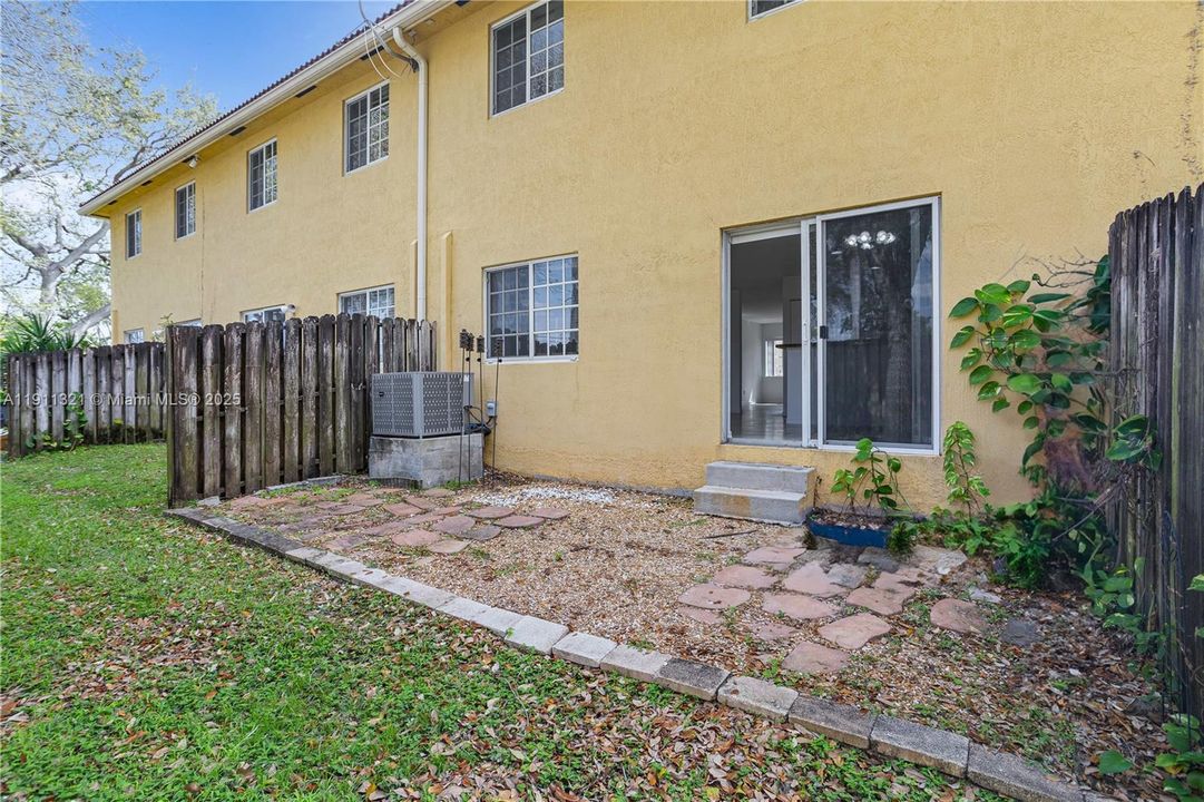 For Sale: $465,000 (3 beds, 2 baths, 1892 Square Feet)