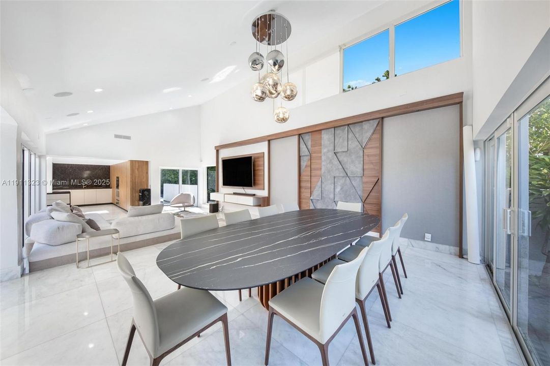 For Sale: $3,990,000 (5 beds, 5 baths, 4126 Square Feet)