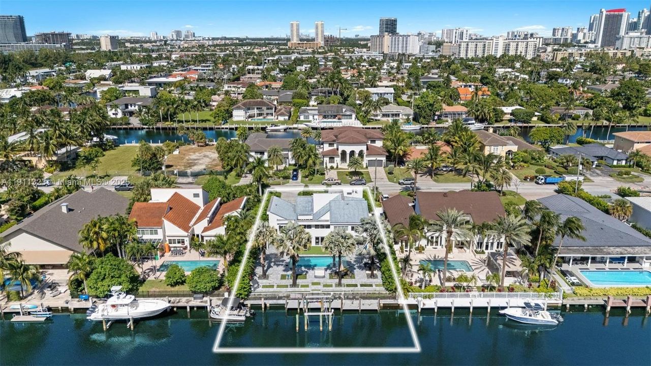 For Sale: $3,990,000 (5 beds, 5 baths, 4126 Square Feet)