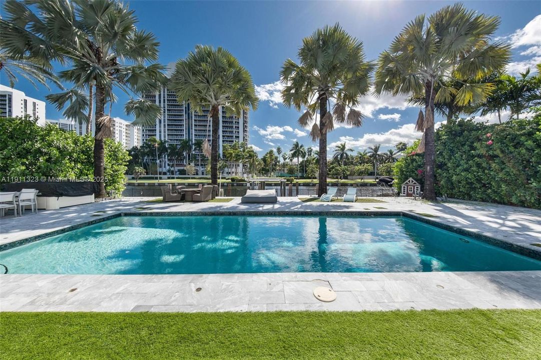 For Sale: $3,990,000 (5 beds, 5 baths, 4126 Square Feet)