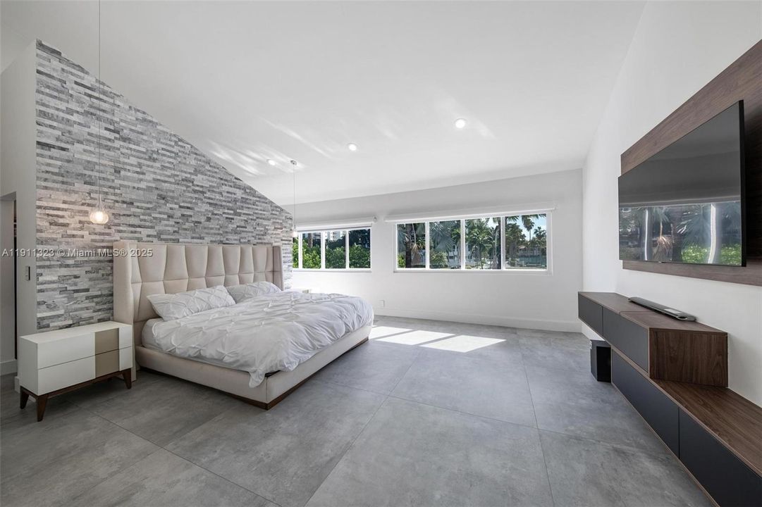 For Sale: $3,990,000 (5 beds, 5 baths, 4126 Square Feet)