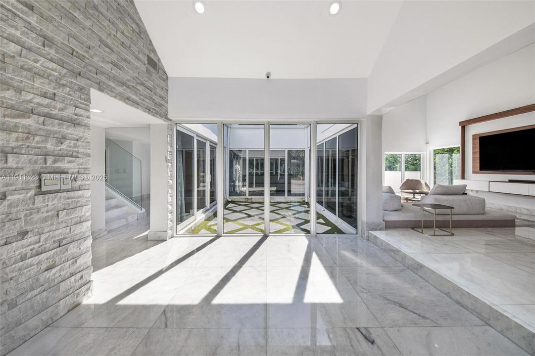 For Sale: $3,990,000 (5 beds, 5 baths, 4126 Square Feet)